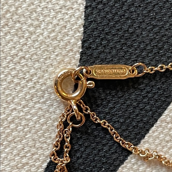 Tiffany “Small Smile” rose gold & diamond necklace. - Picture 4 of 6